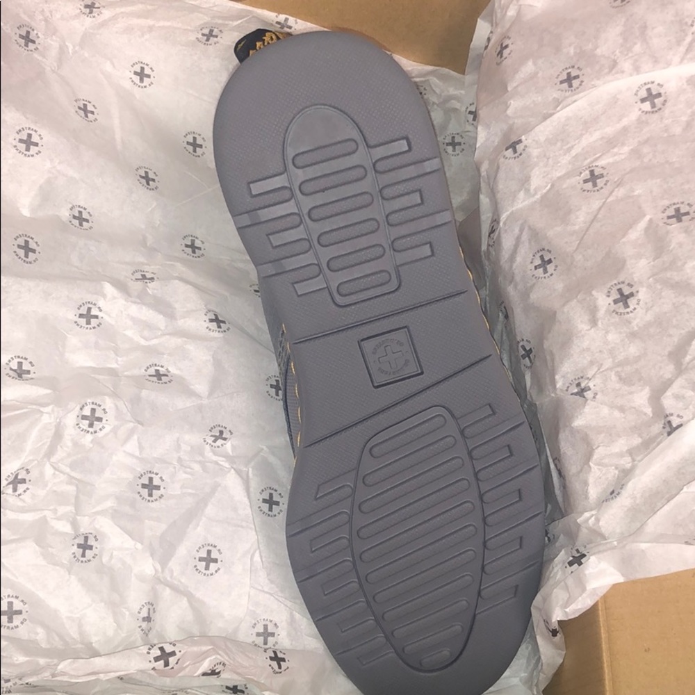 🔥The Dr. Martens Newton DM's Lite NWT - Picture 6 of 8